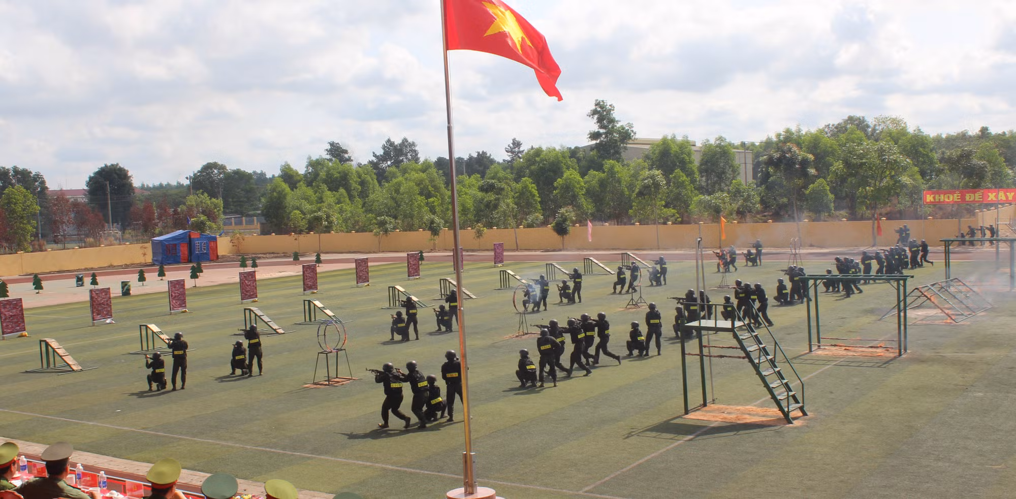 Hơn 800 sinh viên 2 trường đại học trong CAND hoàn thành huấn luyện đầu khóa -0