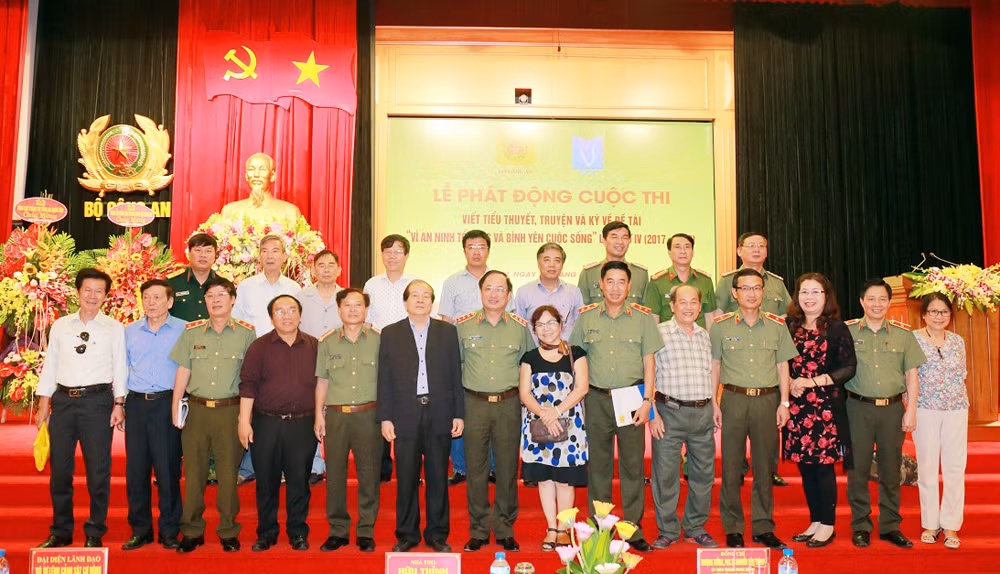 1 cuộc thi nhận được sự hướng ứng của đông đảo các nhà văn.jpg -0