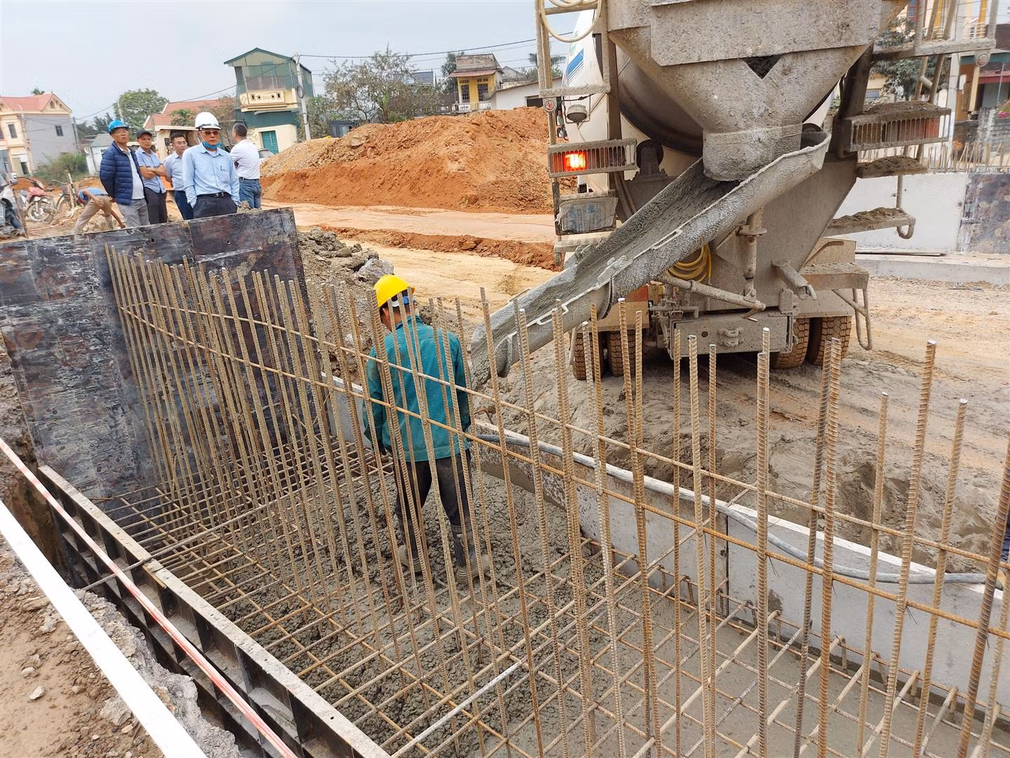 Cầu vượt 60 tỷ có dấu hiệu thi công ẩu -0