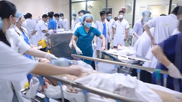Bệnh nhân nhỏ tuổi nhất vụ TNGT liên hoàn chưa có tiên lượng cụ thể