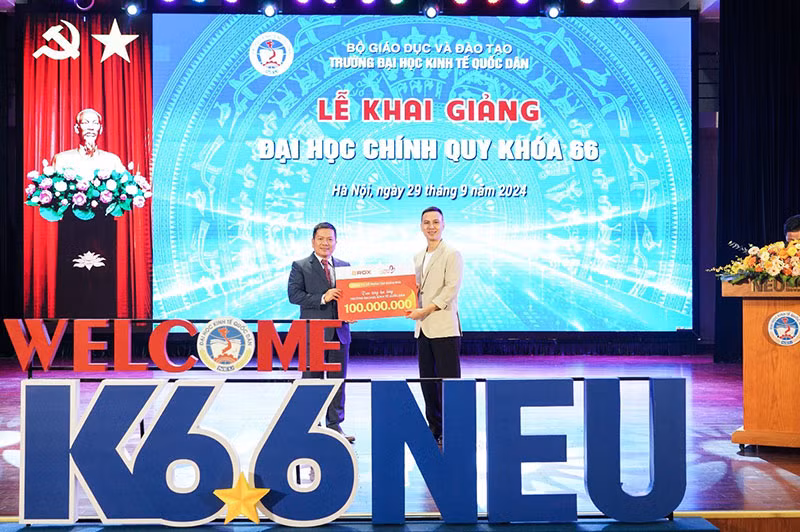 Trao học bổng ROX Share cho sinh viên có hoàn cảnh khó khăn -0
