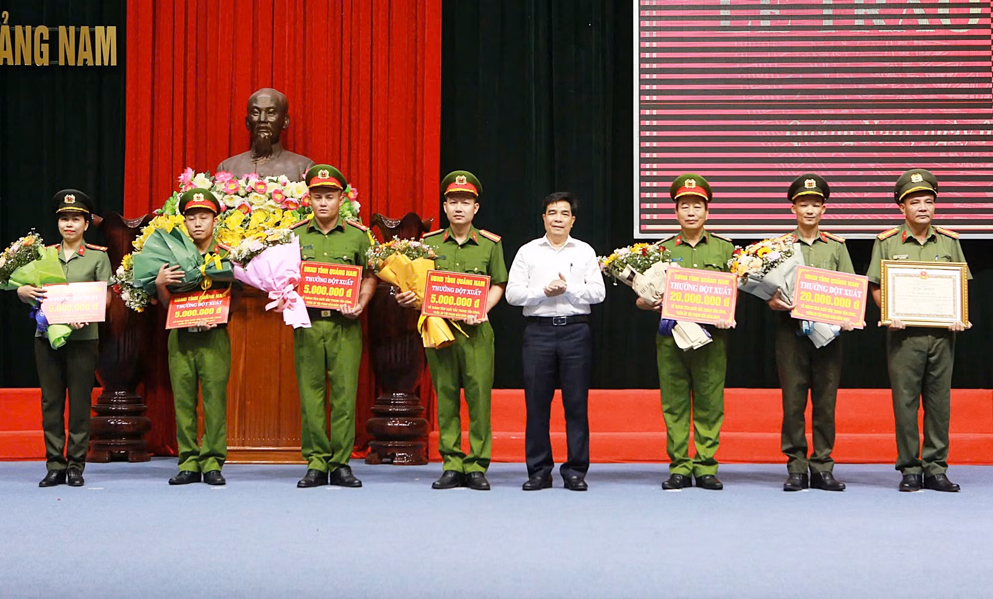 Khen thưởng nhiều tập thể, cá nhân thuộc Công an tỉnh Quảng Nam -0