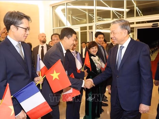 Tổng Bí thư, Chủ tịch nước bắt đầu dự Hội nghị Pháp ngữ và thăm chính thức Pháp -0