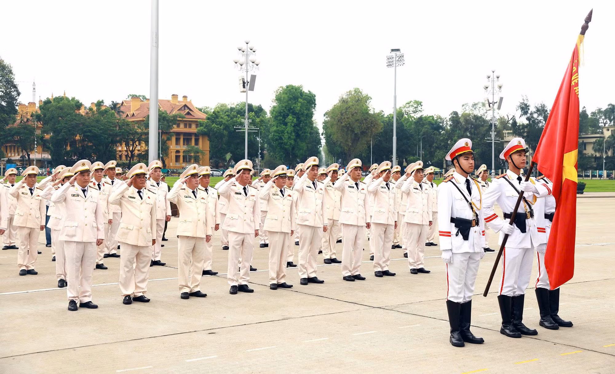 Đoàn đại biểu lực lượng Cảnh sát hình sự vào Lăng, viếng Chủ tịch Hồ Chí Minh -0