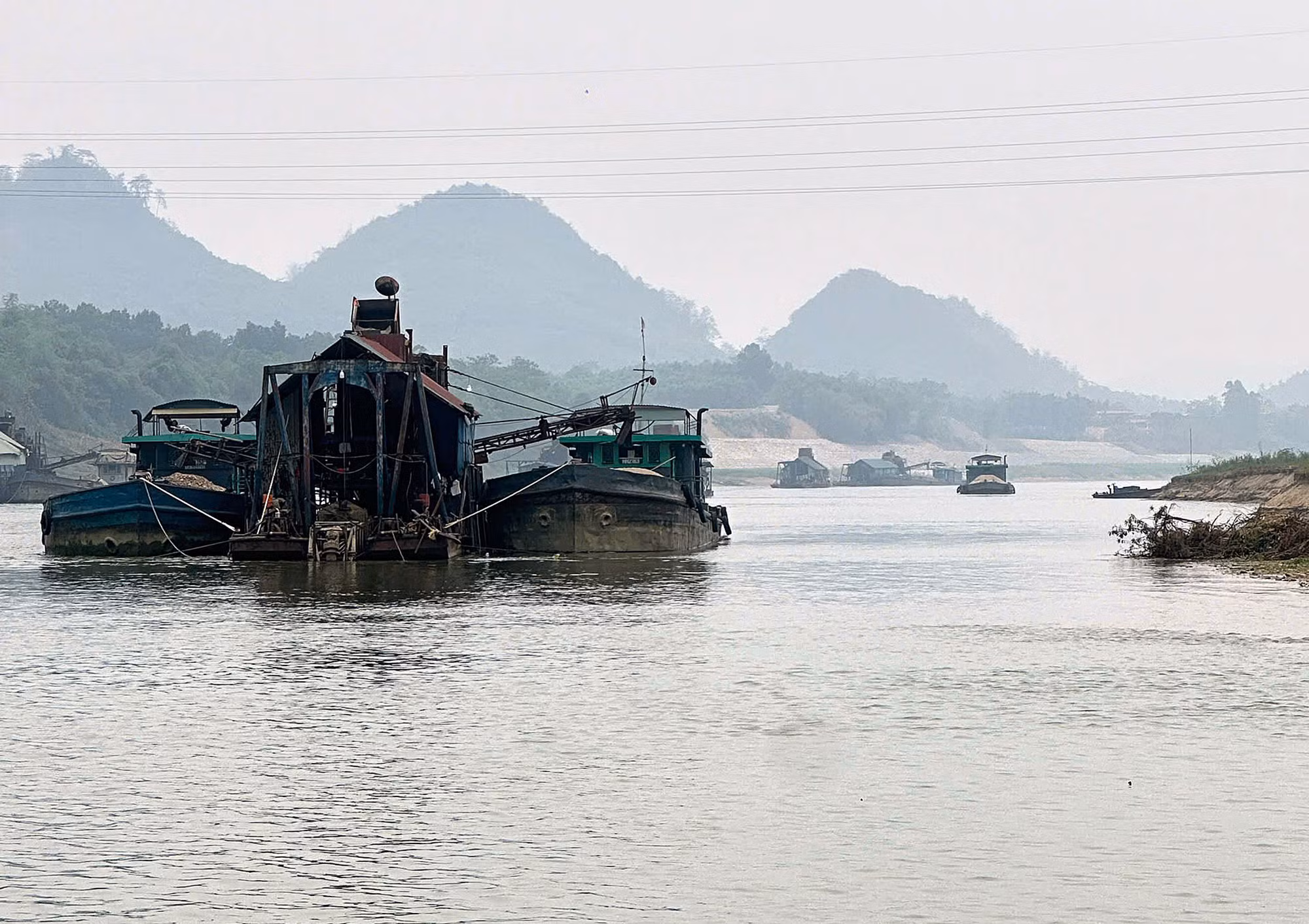 Bắt nhiều tàu 