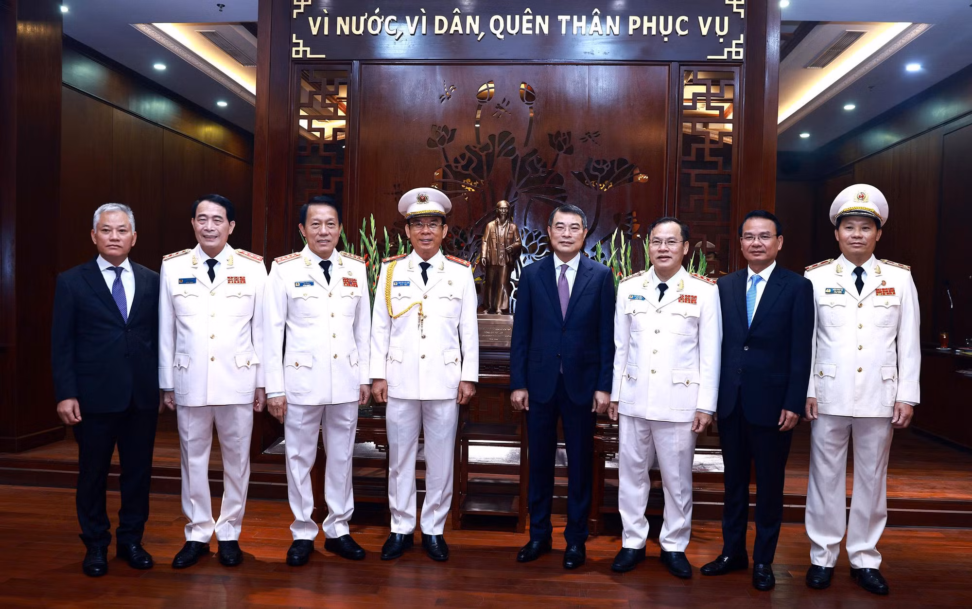 Thủ tướng Lê Minh Hưng dự Lễ kỷ niệm 80 năm Ngày truyền thống lực lượng Cảnh sát hình sự ảnh 5 Thủ tướng Lê Minh Hưng dự Lễ kỷ niệm 80 năm Ngày truyền thống lực lượng Cảnh sát hình sự -0