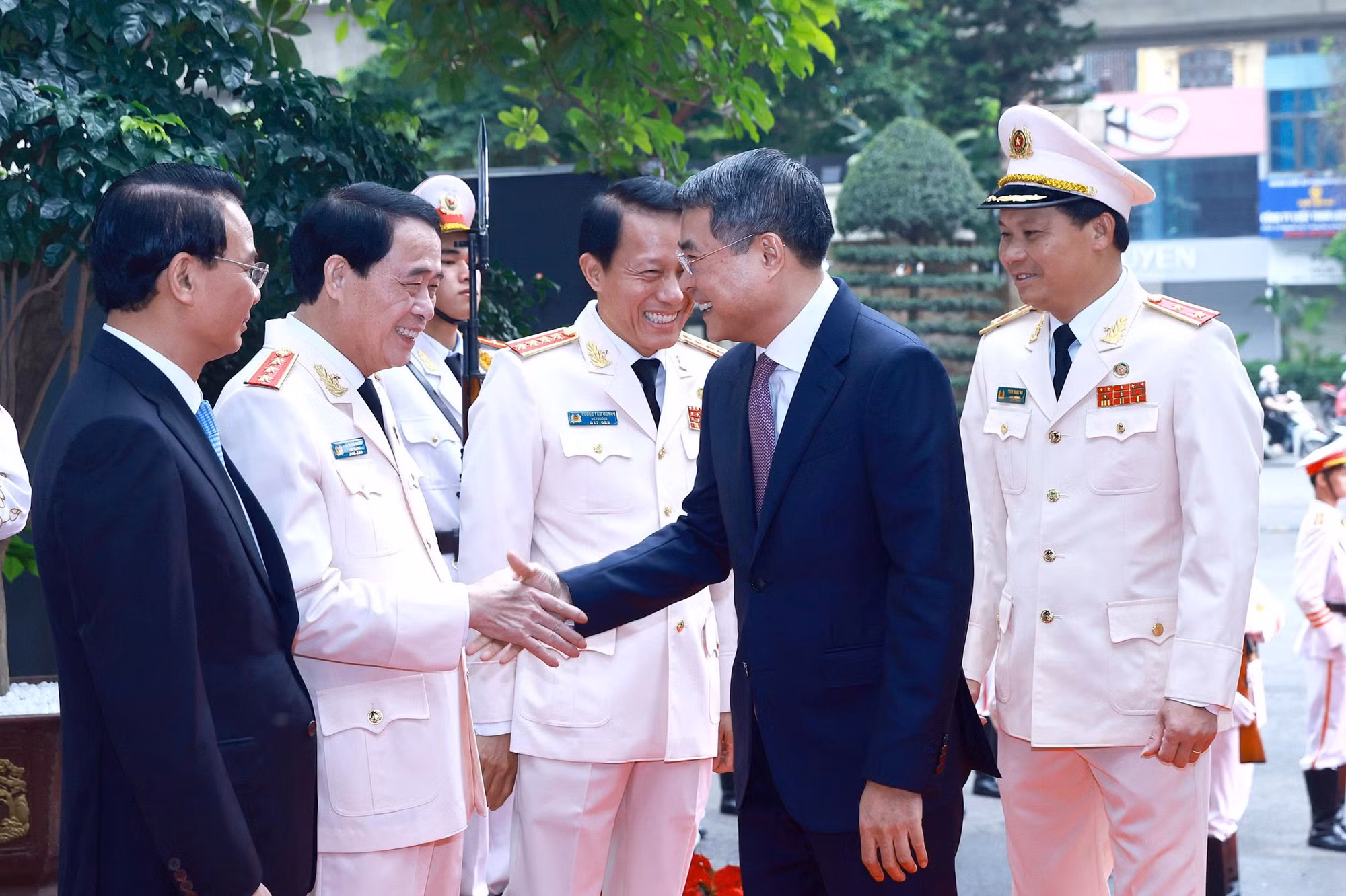 Thủ tướng Lê Minh Hưng dự Lễ kỷ niệm 80 năm Ngày truyền thống lực lượng Cảnh sát hình sự ảnh 3 Thủ tướng Lê Minh Hưng dự Lễ kỷ niệm 80 năm Ngày truyền thống lực lượng Cảnh sát hình sự -1
