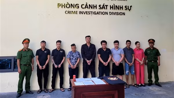 Bắt tạm giam nhóm đối tượng núp bóng doanh nghiệp mua bán nợ để cưỡng đoạt tài sản