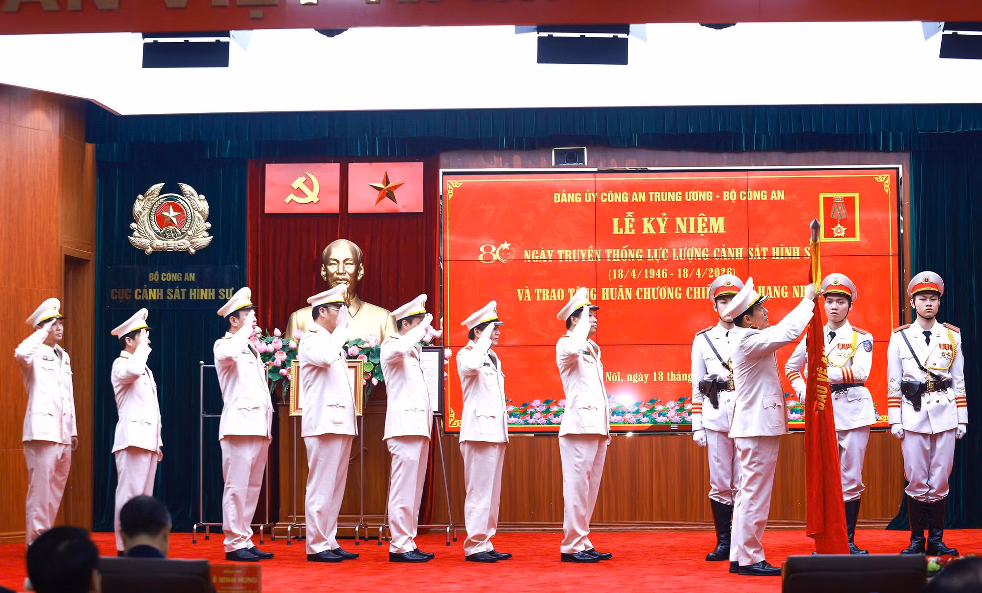 Trao tặng nhiều phần thưởng cao quý cho các tập thể, cá nhân thuộc Bộ Công an -0