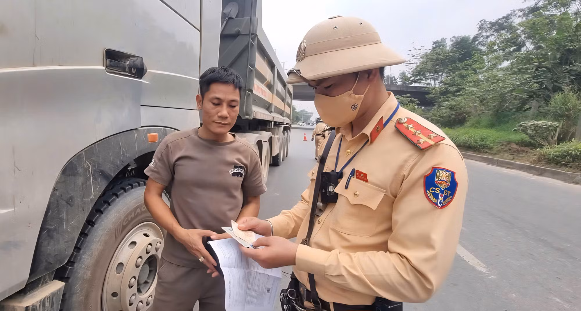 Hà Nội: Siết chặt quản lý xe có trọng tải lớn -0