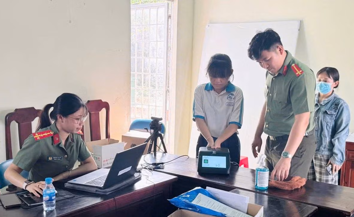 Lan tỏa hình ảnh đẹp người chiến sĩ Công an cơ sở trong cao điểm thi đua “Ba nhất” -2