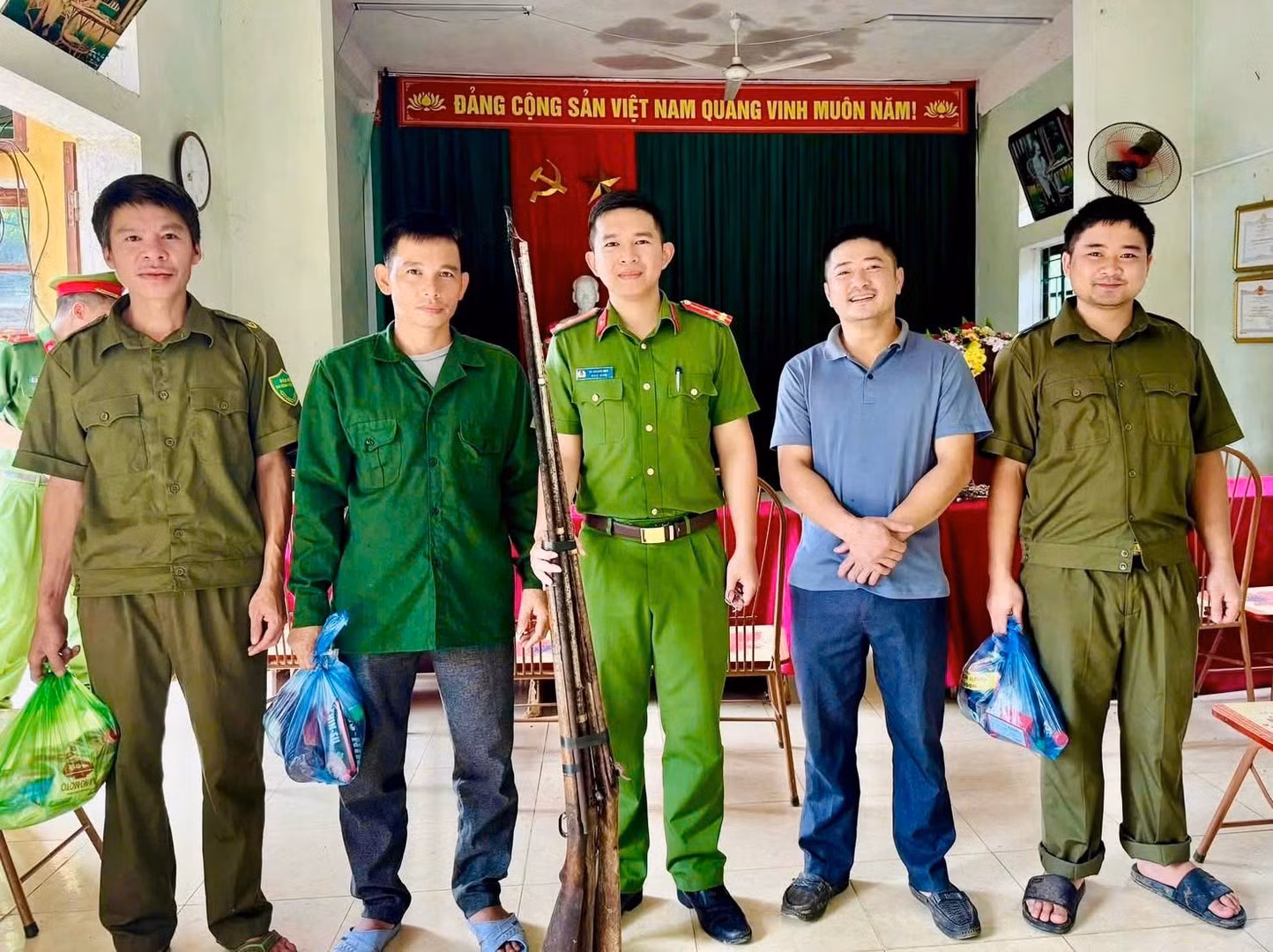“Mềm hóa” cách làm, lan tỏa hiệu quả thu hồi vũ khí ở Thanh Hóa -0