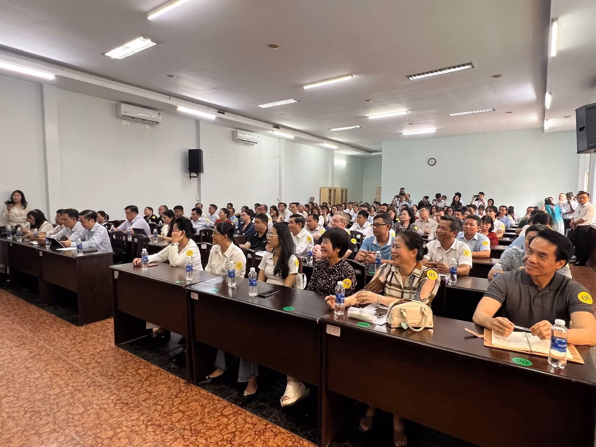 Còn quá nhiều nỗi lo trong bữa ăn của học sinh -0
