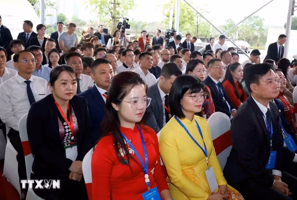 Tiếp nối tình hữu nghị truyền thống Việt Nam-Trung Quốc -0