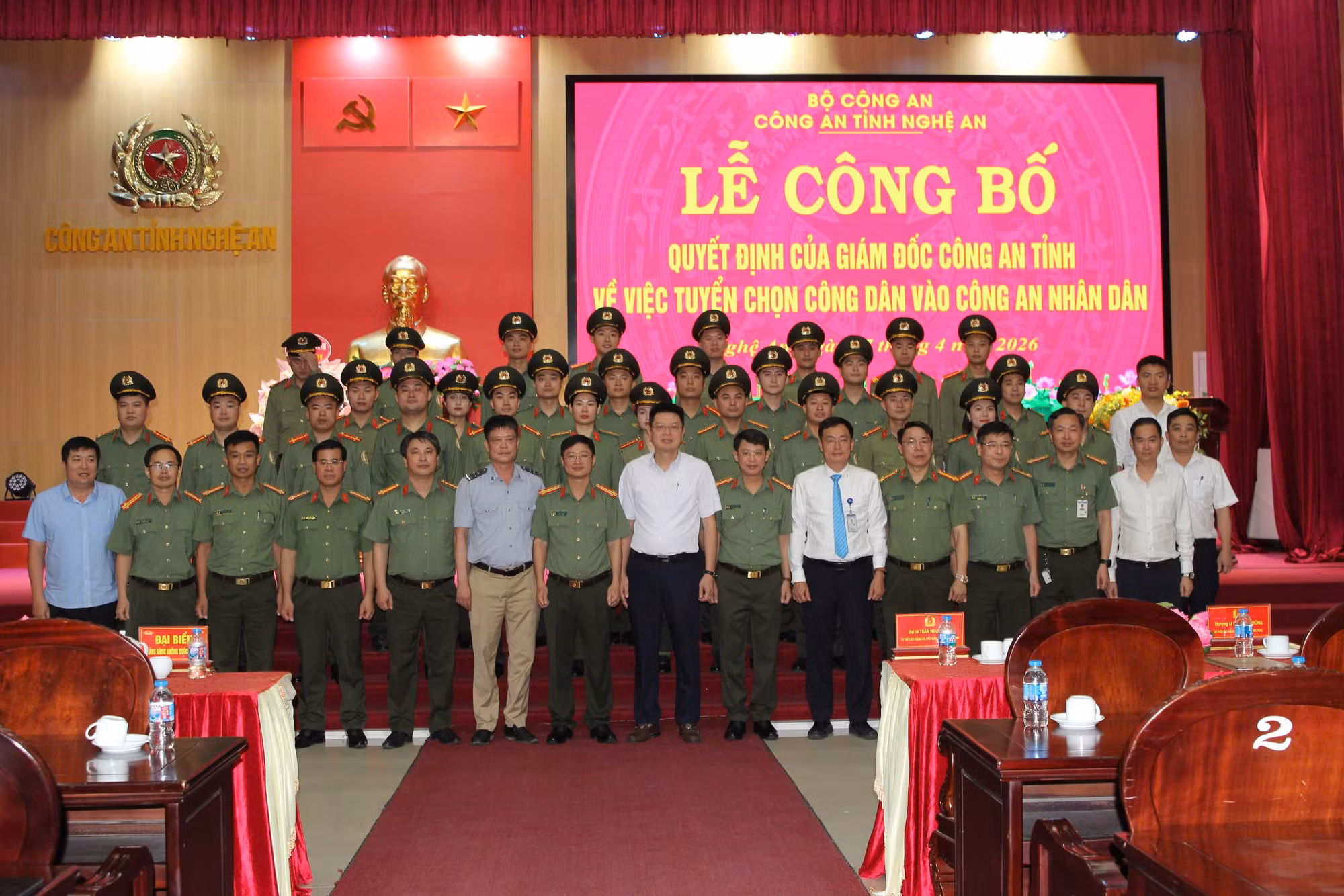 30 cán bộ thuộc Cảng hàng không Quốc tế Vinh được tuyển dụng vào CAND -0