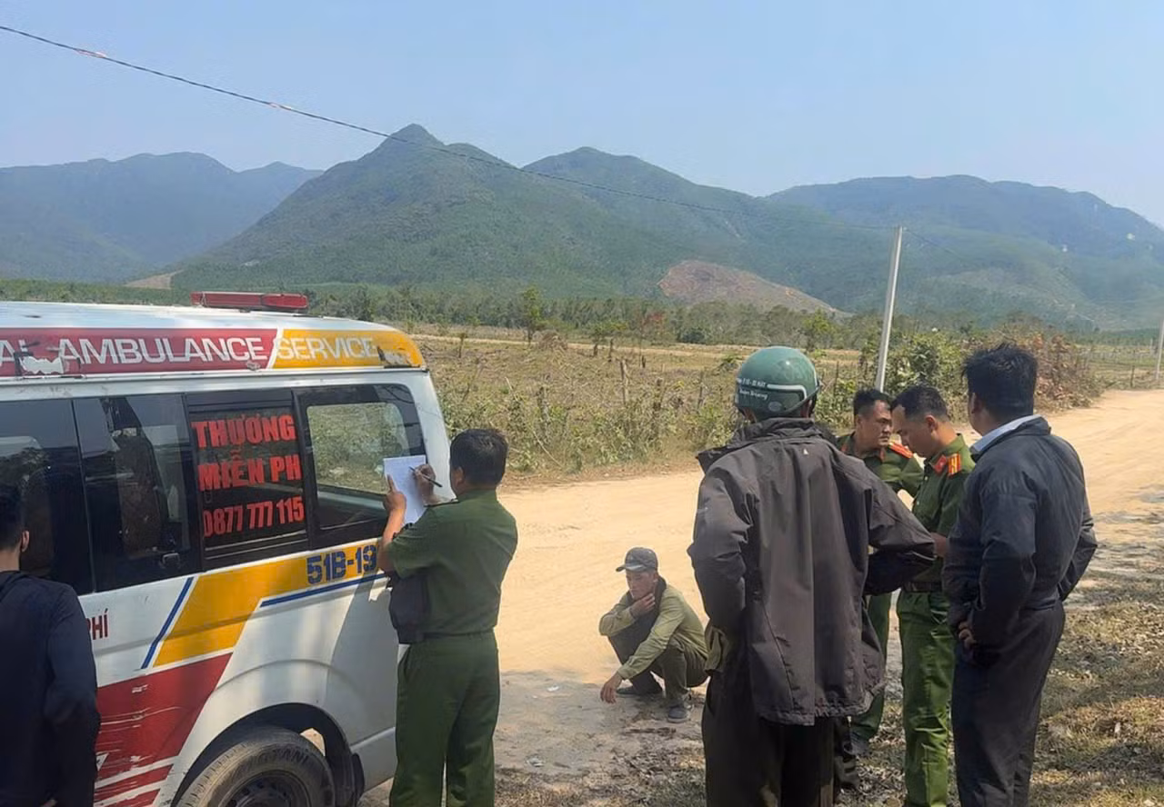 Bị ong đốt khi tuần tra rừng, 5 nhân viên công ty lâm nghiệp thương vong -0