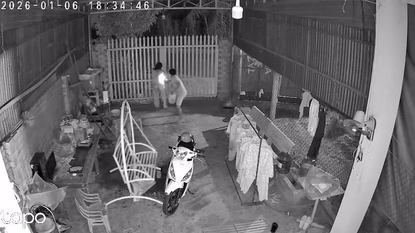 Mâu thuẫn tình cảm, chế xăng tự đốt, 2 người tử vong -0