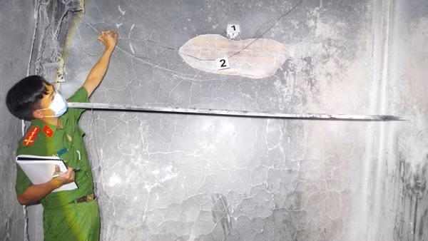 Cháy nhà lúc bố mẹ đi vắng, 2 con gái bị ngạt khói tử vong