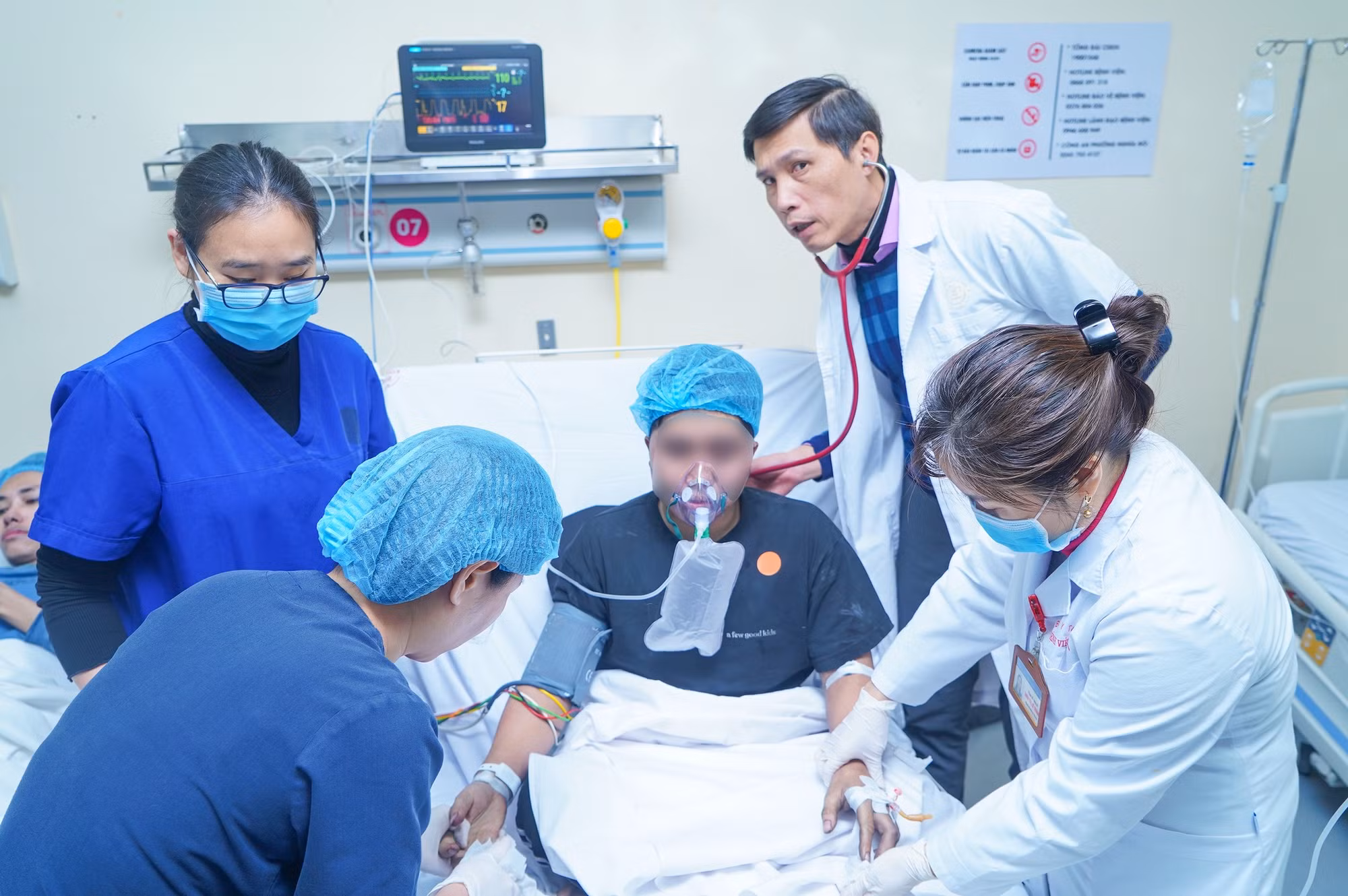 Sức khỏe 15 nạn nhân trong vụ cháy nhà 3 tầng ở phố Trần Cung giờ ra sao? -0