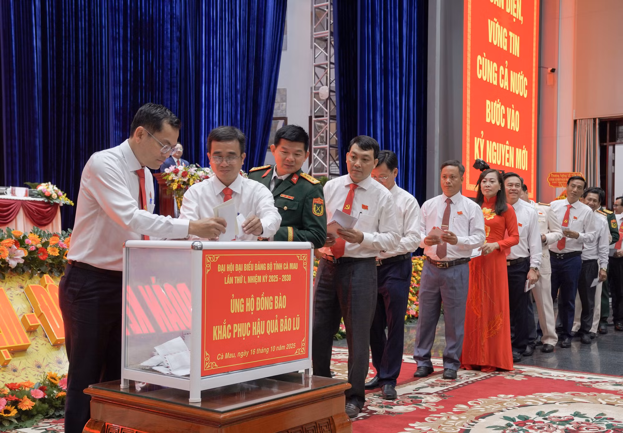 Cà Mau vận động hỗ trợ đồng bào bị thiệt hại do bão lũ -1