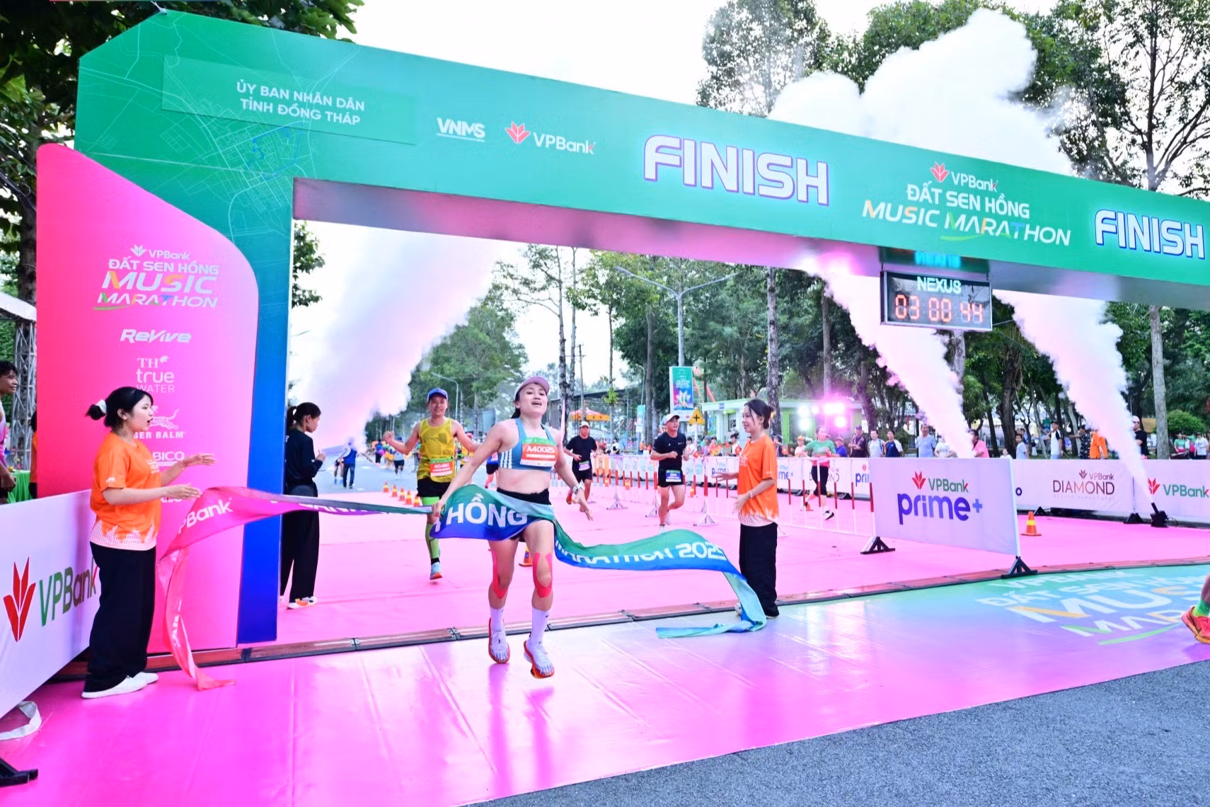 12.000 runner về đích, VPBank Đất Sen Hồng Music Marathon 2025 kết thúc ấn tượng -0