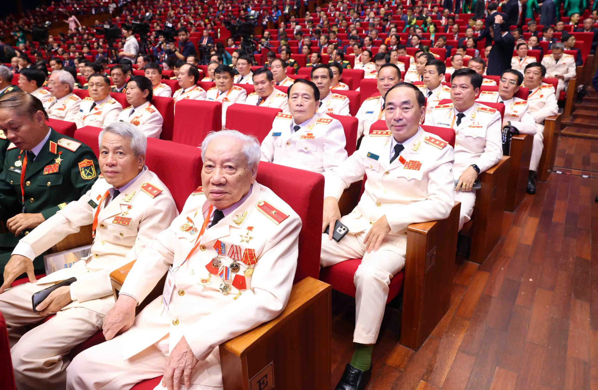 Chính phủ tinh giảm 145.000 biên chế, tiết kiệm chi thường xuyên 39.000 tỷ đồng mỗi năm -0