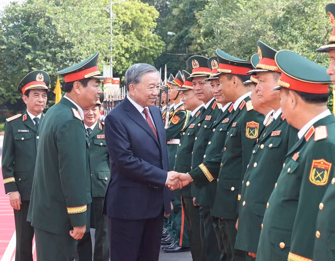 Tổng Bí thư: Chăm lo xây dựng Lực lượng vũ trang Quân khu 1 vững mạnh toàn diện -0