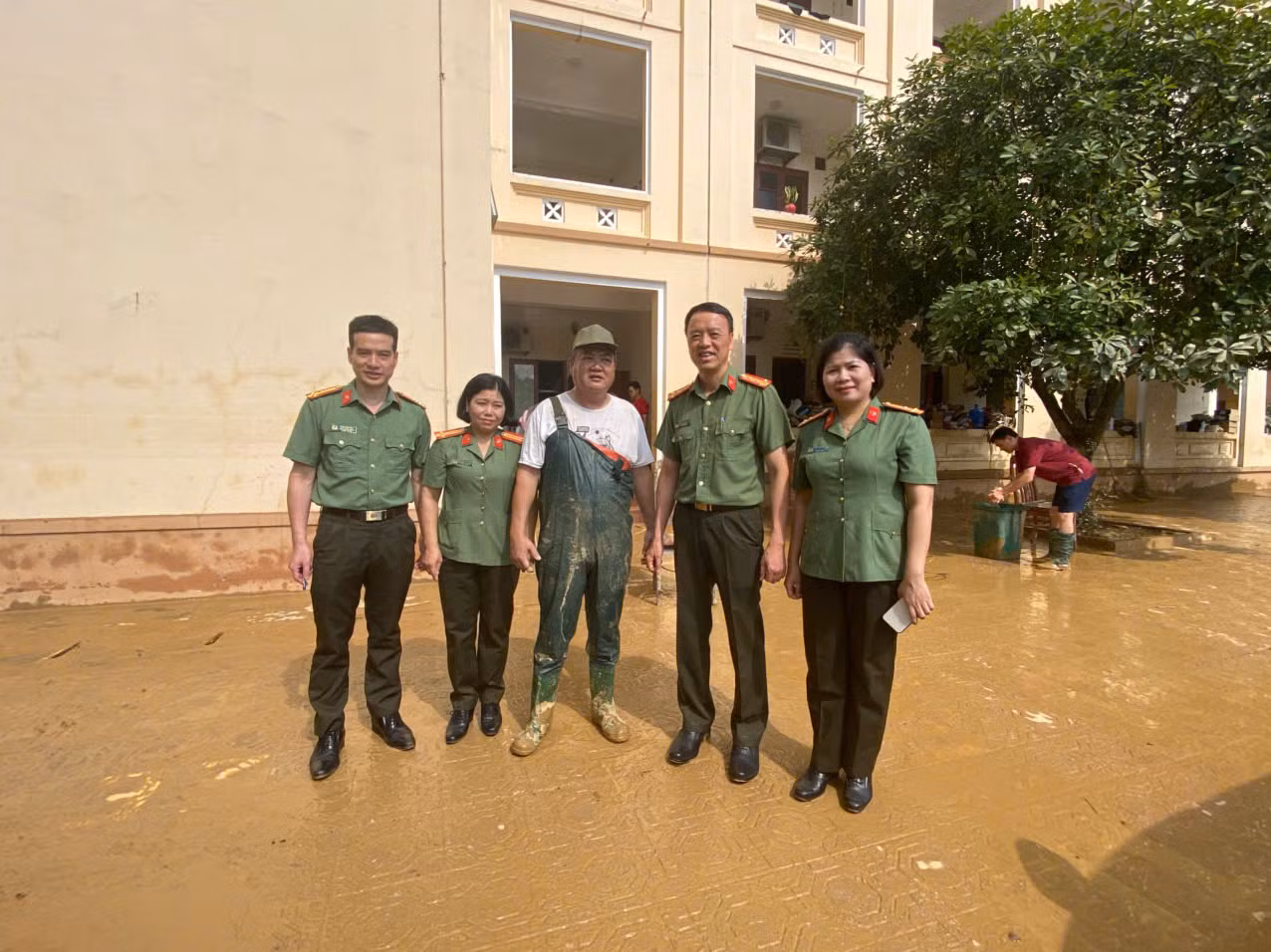 Hỗ trợ Bệnh xá Công an tỉnh Thái Nguyên khắc phục hậu quả lũ lụt -0