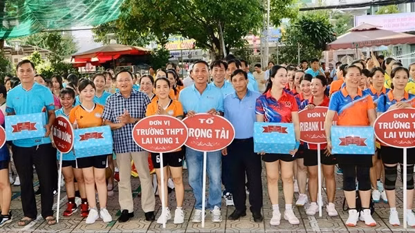 240 vận động viên tham gia Giải bóng chuyền hơi nữ Agribank Lai Vung mở rộng