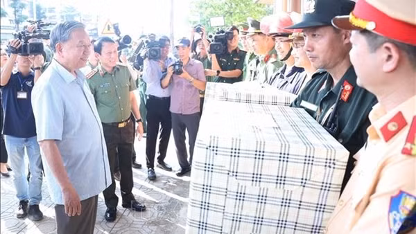Tổng Bí thư Tô Lâm kiểm tra công tác khắc phục hậu quả bão, lụt tại Thái Nguyên