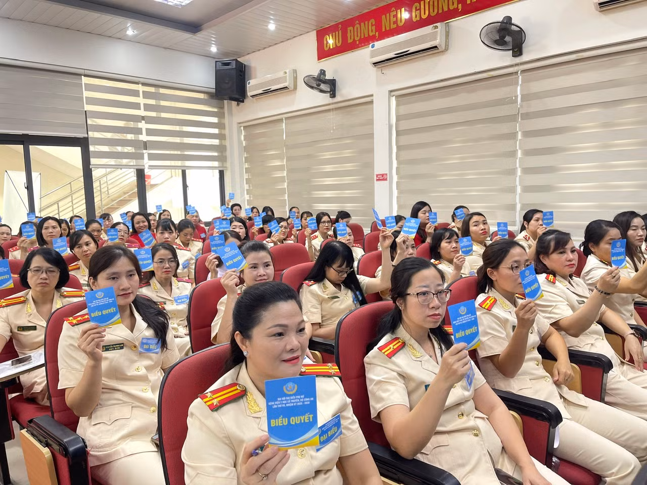 Phụ nữ Bệnh viện Y học cổ truyền -0
