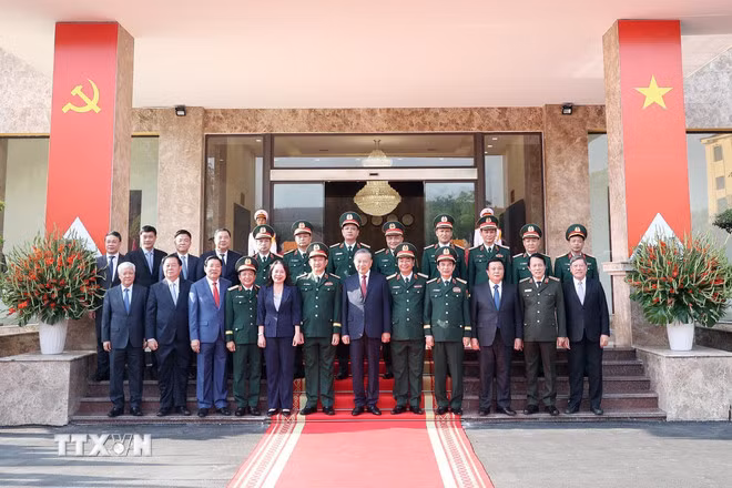 Tổng Bí thư: Chăm lo xây dựng Lực lượng vũ trang Quân khu 1 vững mạnh toàn diện -0