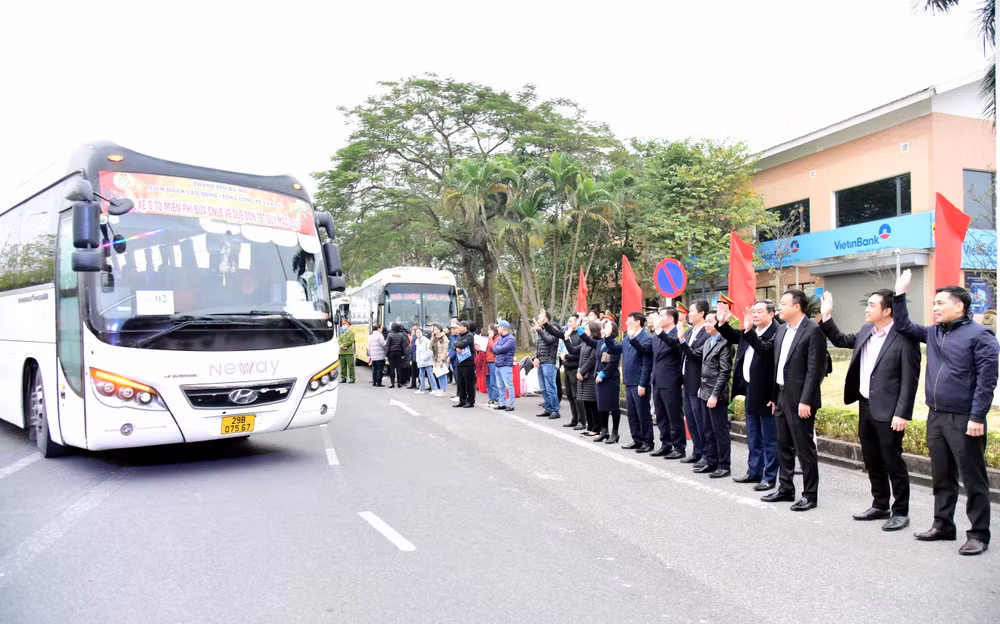 Người lao động khó khăn sẽ được tặng quà 1,3 triệu đồng dịp Tết Bính Ngọ 2026 -0