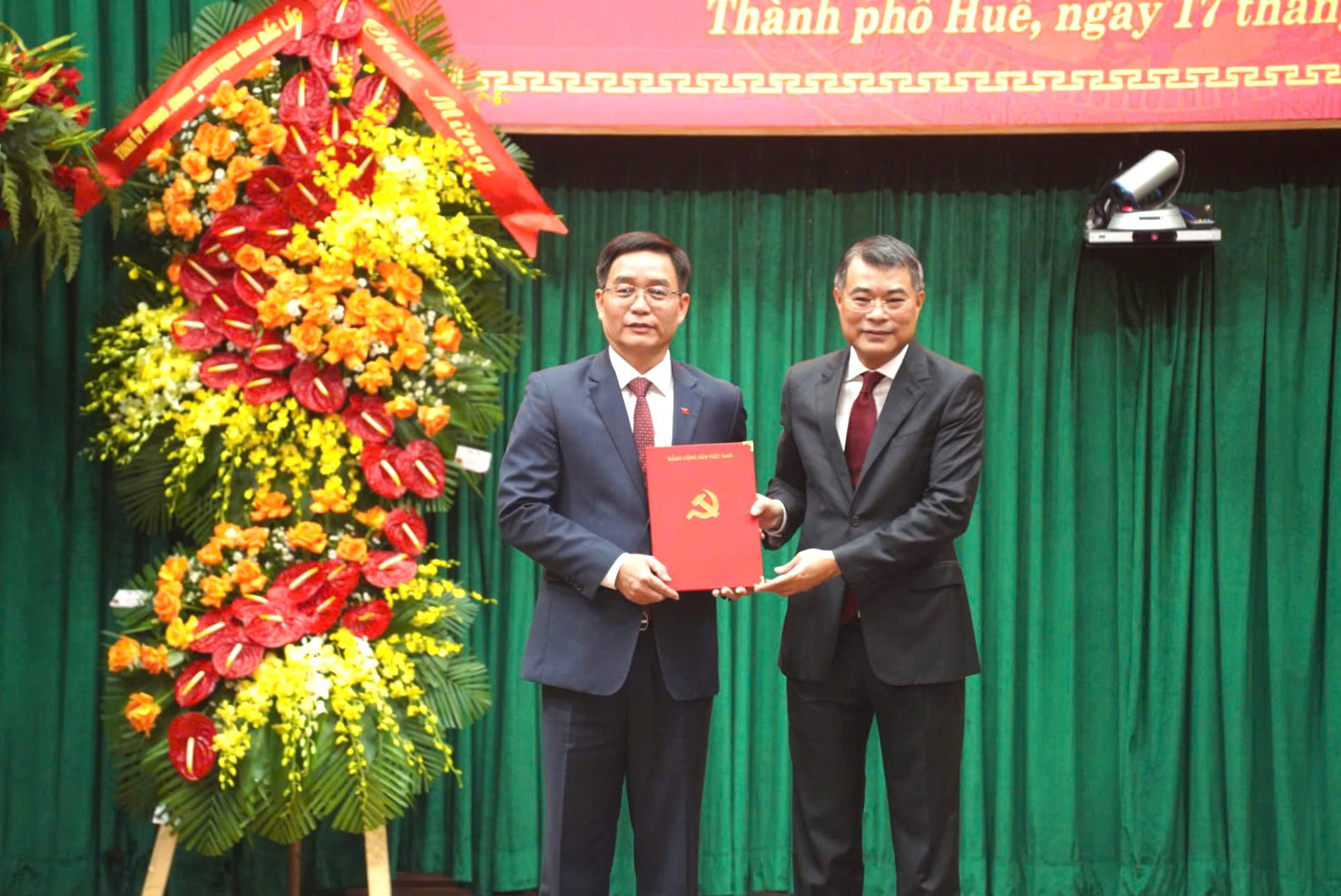 Đồng chí Nguyễn Đình Trung giữ chức Bí thư Thành ủy Huế -0