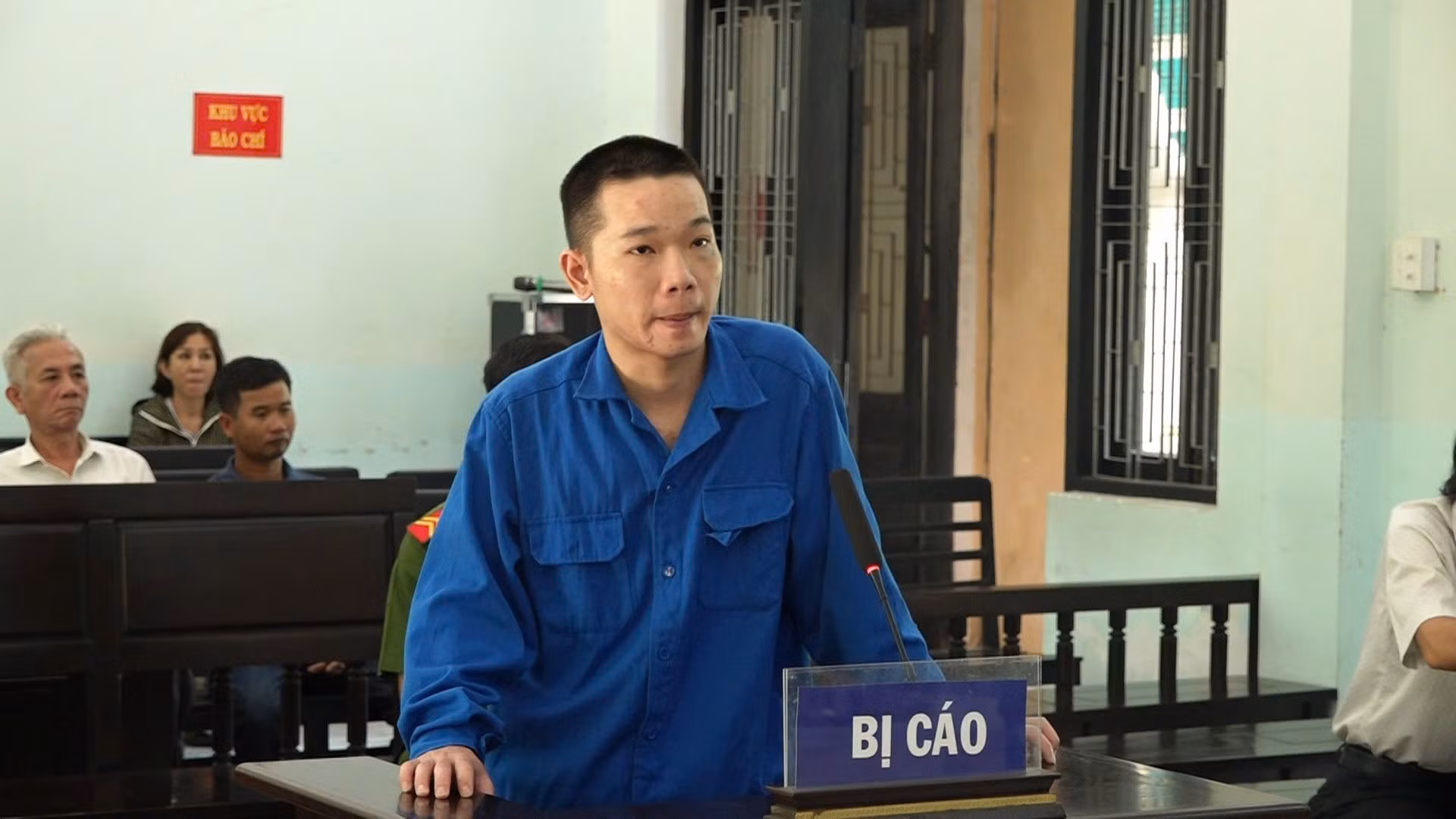 Xét xử phúc thẩm đối tượng đâm Phó trưởng Công an phường tử vong -0