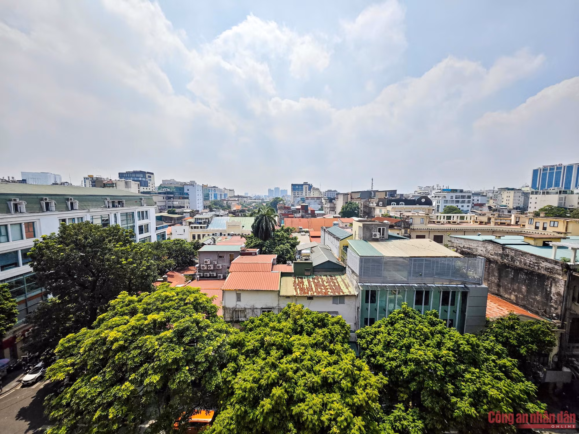 Miền Bắc cuối tuần nắng nhẹ, vùng núi và trung du đêm có mưa dông -0