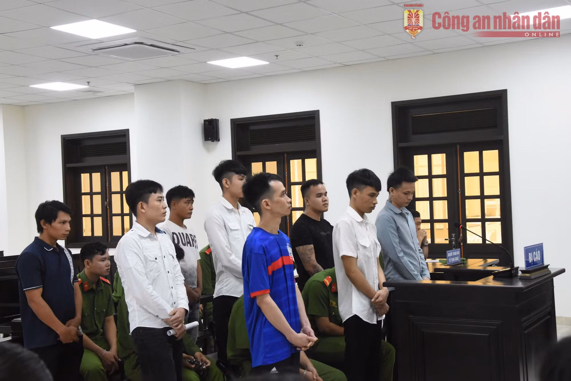 Chém người do mâu thuẫn trong quán karaoke, nhóm tội phạm lĩnh trên 53 năm tù -0