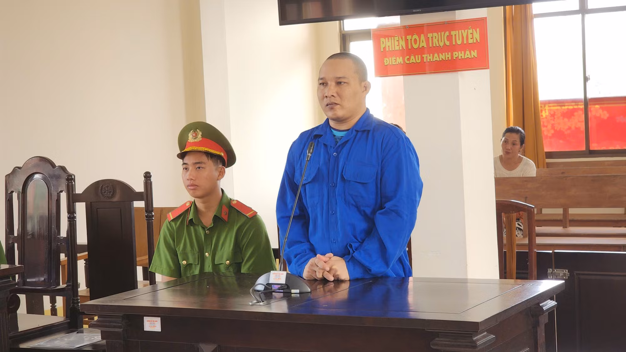 Lãnh 11 năm tù vì bị phát hiện cất giấu súng khi đang tổ chức sử dụng ma túy -0