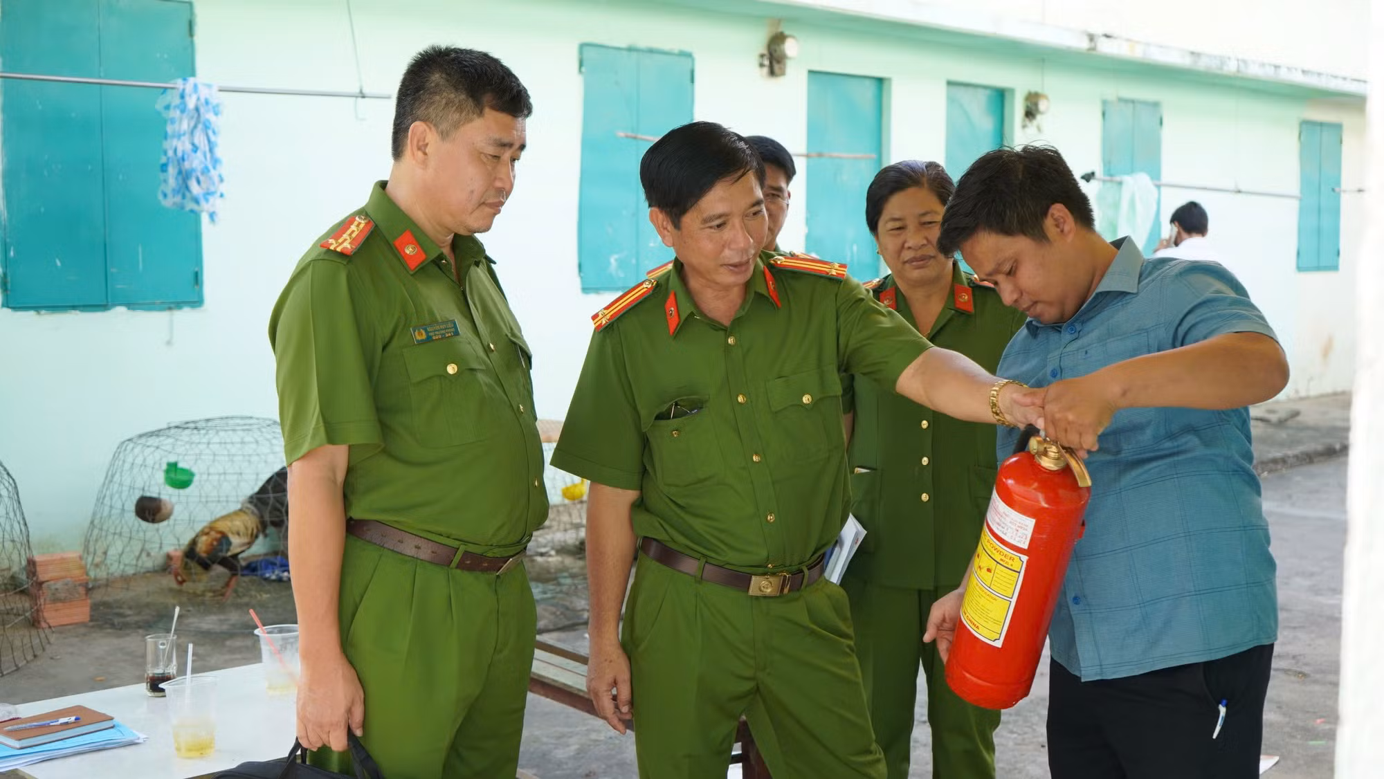 Đẩy mạnh cải cách hành chính, nâng cao hiệu quả quản lý nhà nước về ANTT ở Long An -1