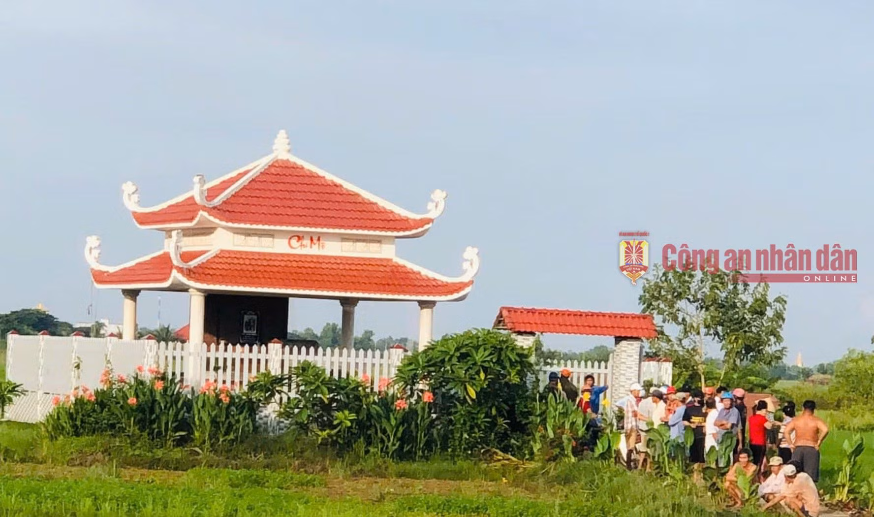 Nam thanh niên tử vong trong tư thế treo cổ trong khu nhà mồ -0