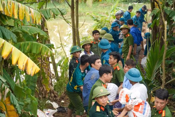 Công an tỉnh Thanh Hoá chung tay cùng nhân dân phòng, chống lũ lụt -0
