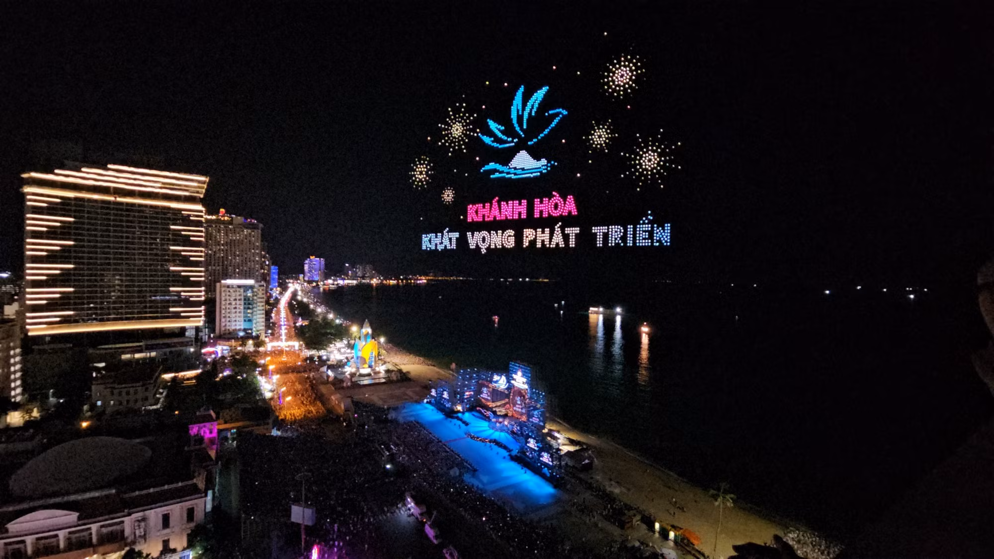 Khai mạc Festival biển Nha Trang – Khánh Hòa lần thứ 10: Rực rỡ sắc màu và nghệ thuật ánh sáng -1