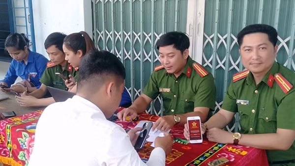 Gấp rút hoàn thành cấp căn cước và tài khoản định danh điện tử