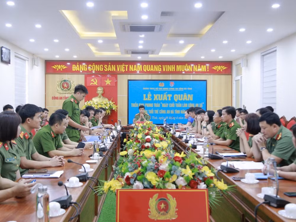 Xuất quân triển khai phong trào “Ngày cuối tuần làm Công an xã” -0