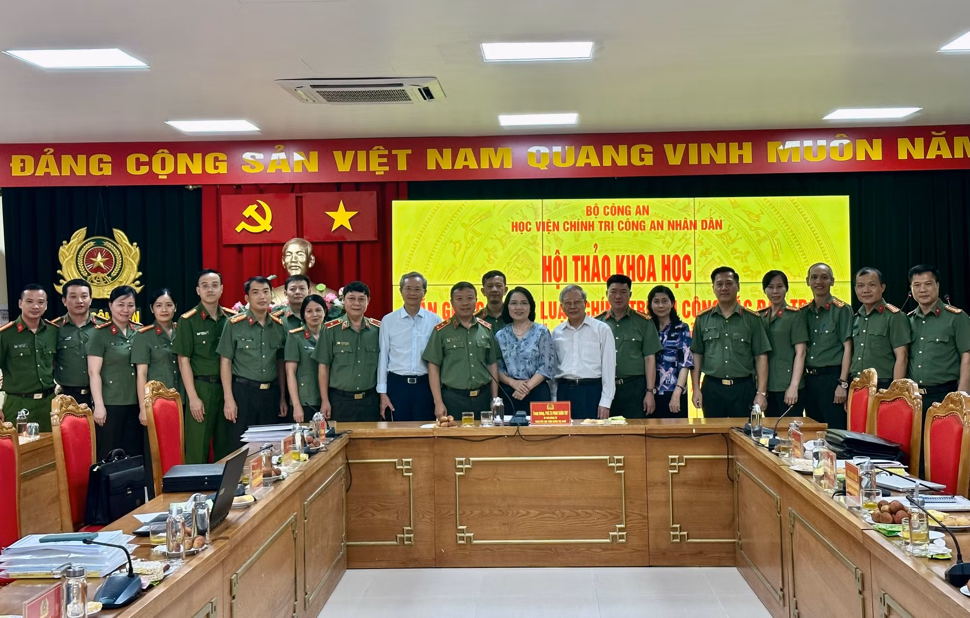 Nâng cao chất lượng giảng dạy lý luận chính trị đáp ứng yêu cầu nhiệm vụ trong tình hình mới -0