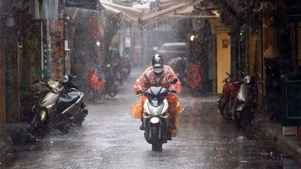 Mưa giông từ Bắc vào Nam, nhiều nơi mưa rất to