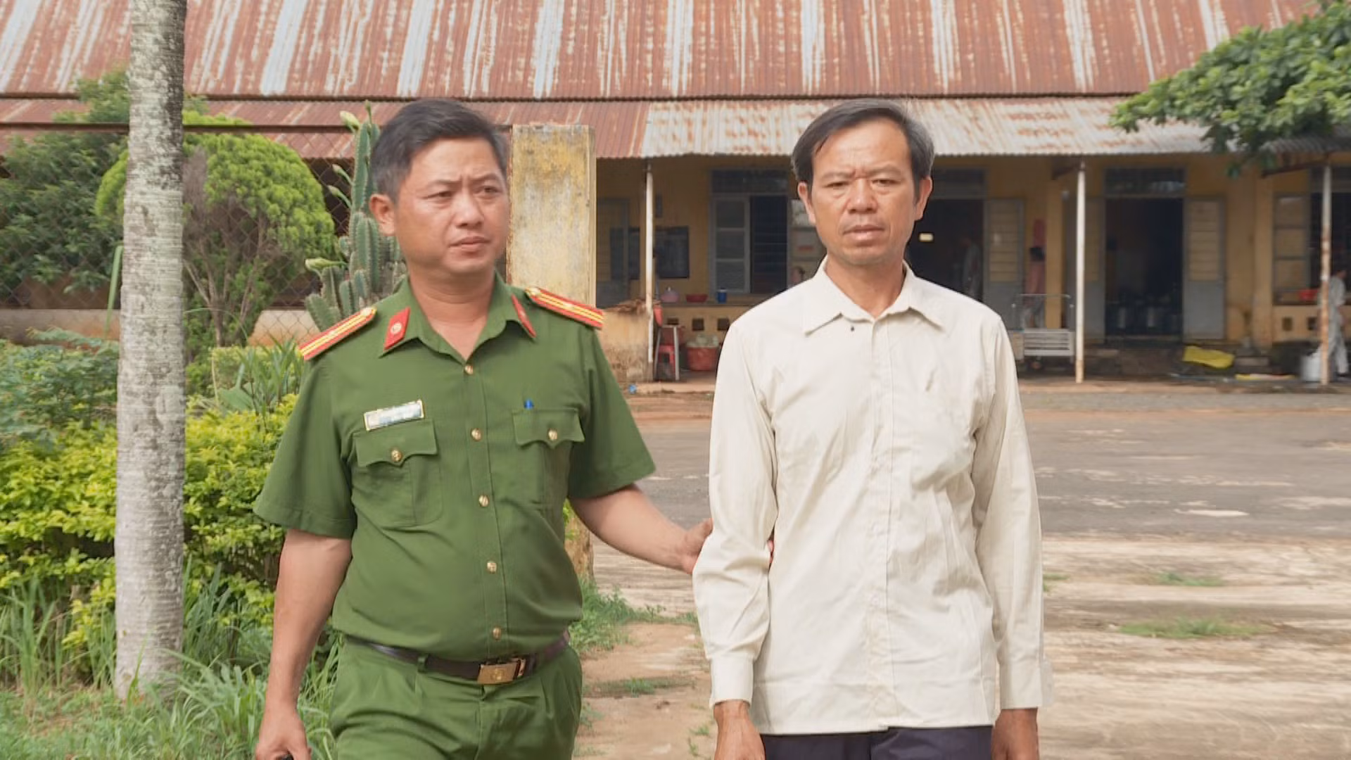 Đánh chết hàng xóm chỉ vì mâu thuẫn nhỏ nhặt -0