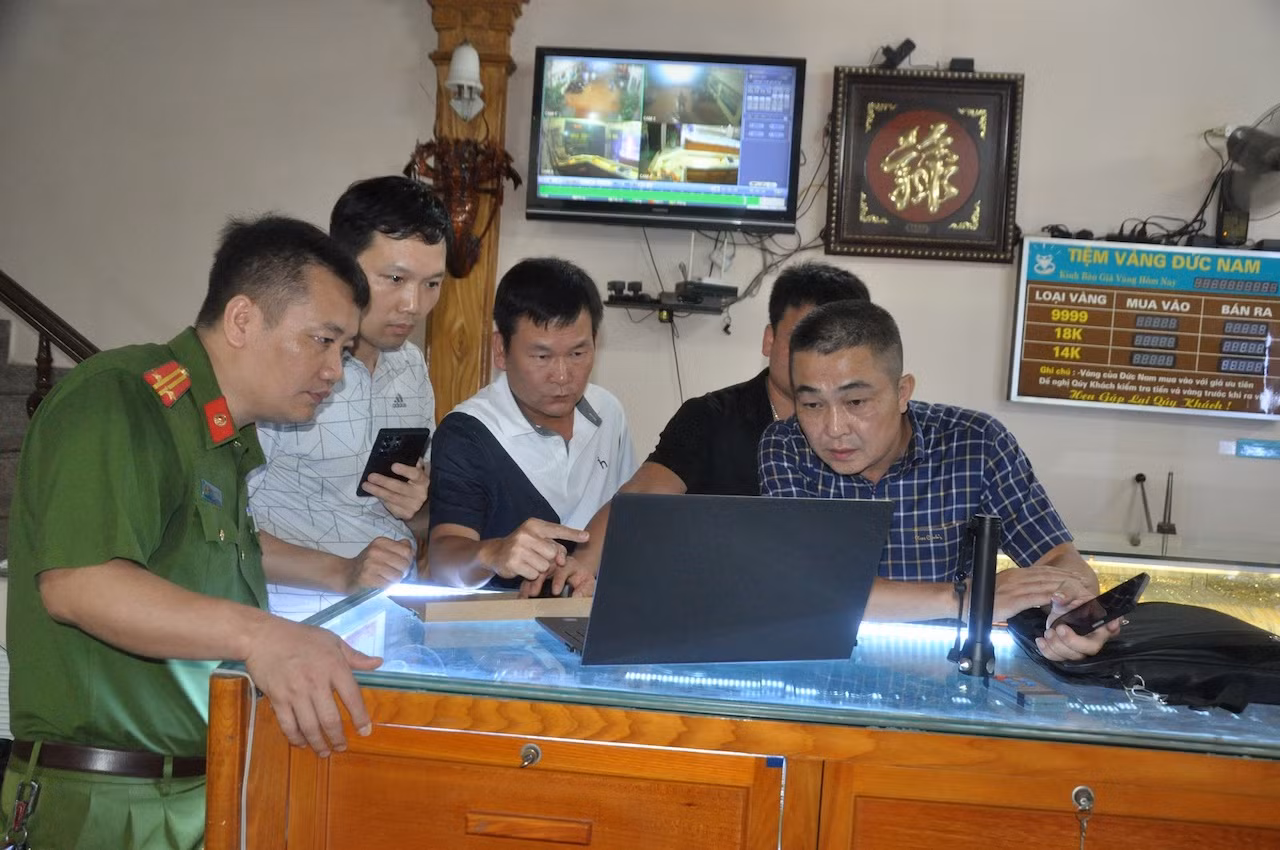 Khởi tố vụ án hình sự giết người, cướp tài sản trong vụ nổ súng cướp tiệm vàng ở Hải Dương -0