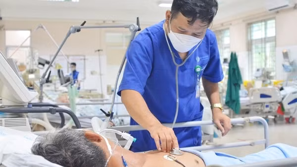 Hai người hôn mê sâu vì ăn so biển