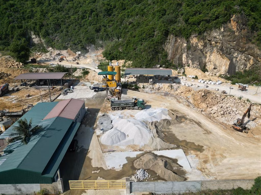 Xử phạt hơn 2 trạm trộn bê tông “không phép” -0